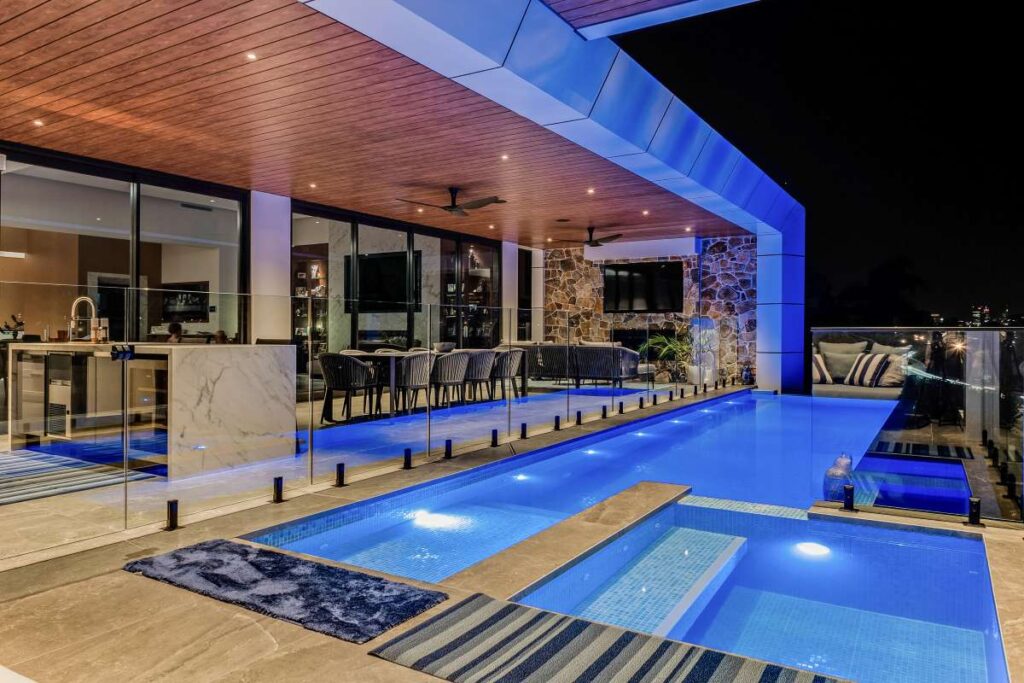 balcony swimming pool and spa